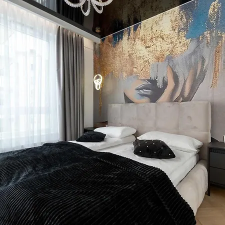 Air-conditioned With Parking And Balcony By Renters