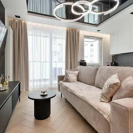 Air-conditioned With Parking And Balcony By Renters * גדנסק