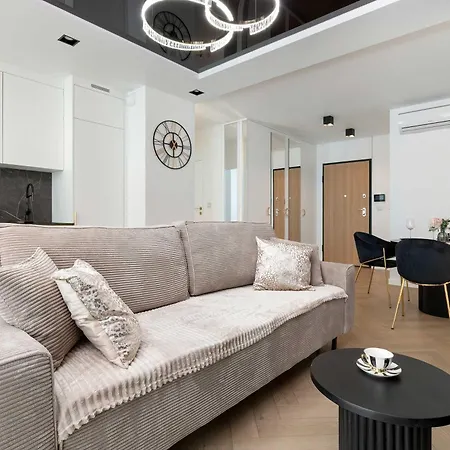 Appartement Air-conditioned With Parking And Balcony By Renters