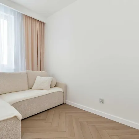 Air-conditioned With Parking And Balcony By Renters דירה גדנסק
